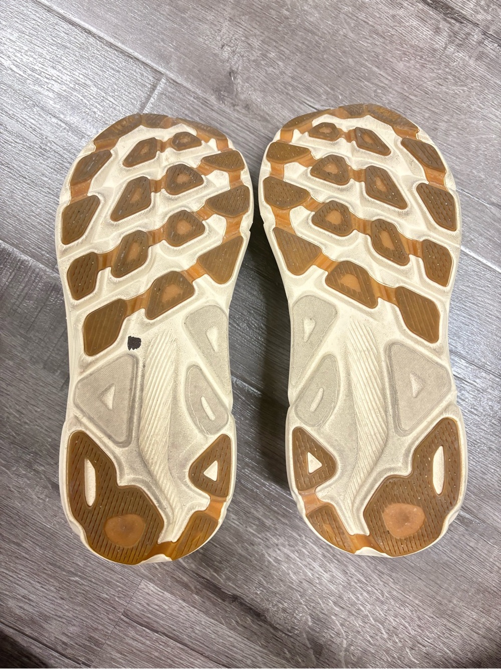 Hoka Clifton 9 shoes in sandstone cream - Picture 10 of 10